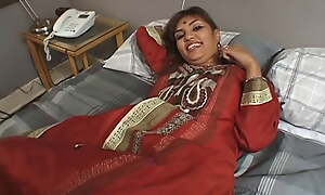 Cute Indian housewife gets double jizzed