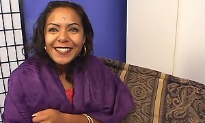 My Indian aunty Amba likes to do pal up big dicks