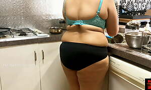 Heavy boobs Bhabhi in the Kitchen debilitating huff and puff and bra