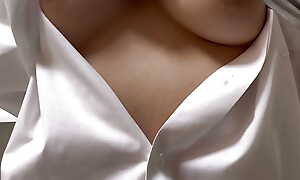 Training nipps with tongs Wearing boyfriend's baggy Y shirt, F cup, areola, nipple, breasts...