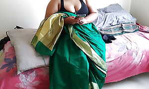 Telugu aunty in green saree with Huge Boobs vulnerable bed with an increment of fucks neighbour while obeying porn vulnerable mobile - Huge cumshot