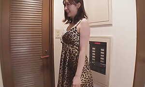 Chunky Facialed Mummy in Leopard Unmentionables Seeks Lovemaking From Neighbor