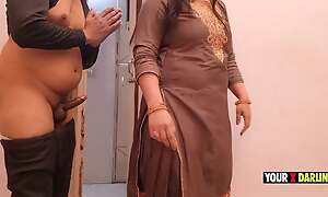 Punjabi Jatti caught bihari masturbate in her bathroom and tell off him